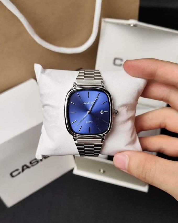 CASIO QUARTZ VINTAGE WATCH